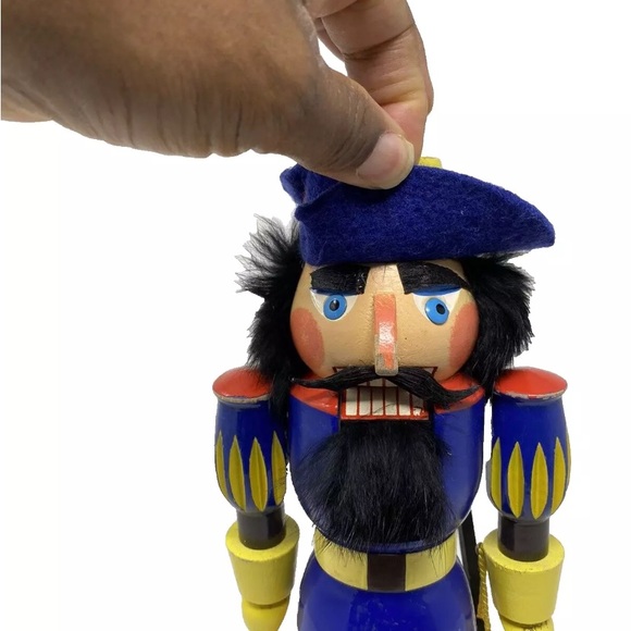 VTG ERZGEBIRGE GERMANY HAND CRAFTED WOODEN LARGE 13" MUSKETEER NUTCRACKER - Picture 4 of 9